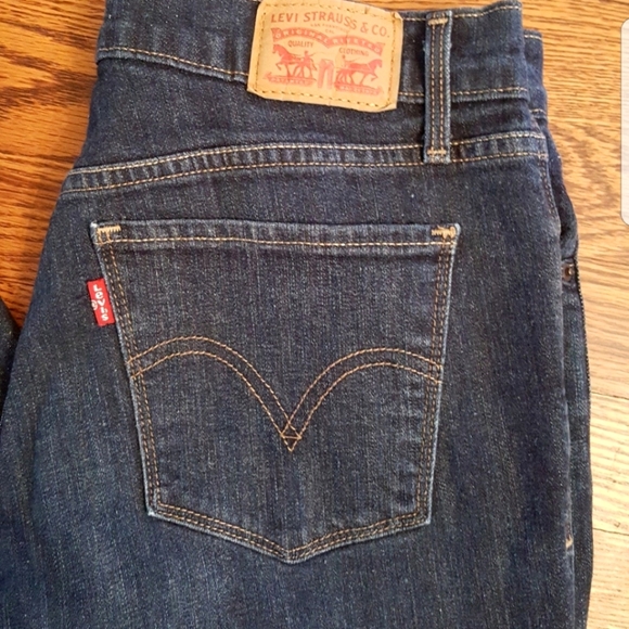 Women's 515 Boot Cut Levi's. - Picture 2 of 7